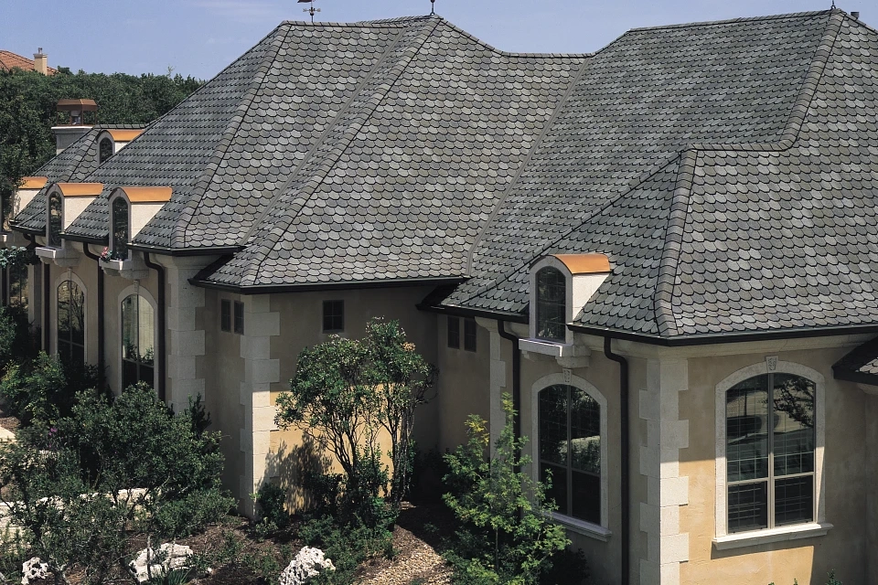 CertainTeed's Carriage House roofing shingles example